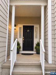 21 Spring Hollow Road, Old Tappan, NJ 07675