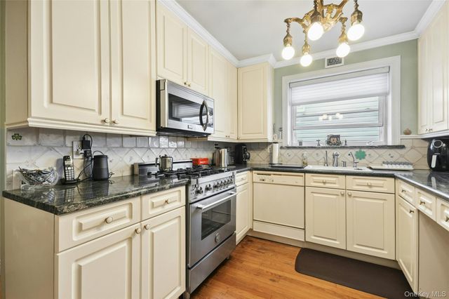 137 E 235th Street, Bronx, NY 10470