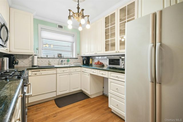 137 E 235th Street, Bronx, NY 10470