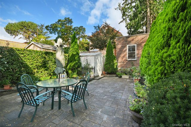 137 E 235th Street, Bronx, NY 10470