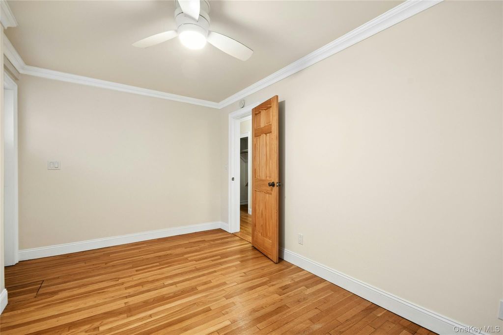 137 E 235th Street, Bronx, NY 10470 — photo 4