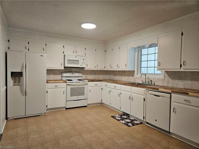 1867 Hickory Tree Road, Winston-salem, NC 27127