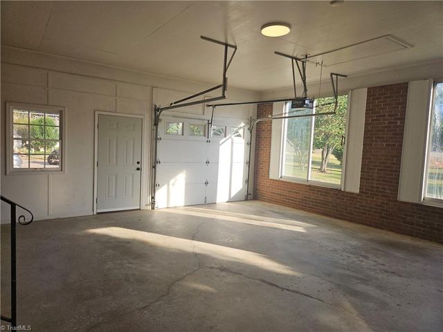 1867 Hickory Tree Road, Winston-salem, NC 27127
