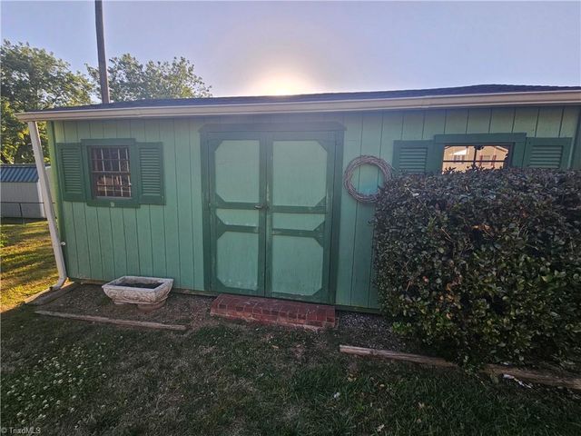1867 Hickory Tree Road, Winston-salem, NC 27127