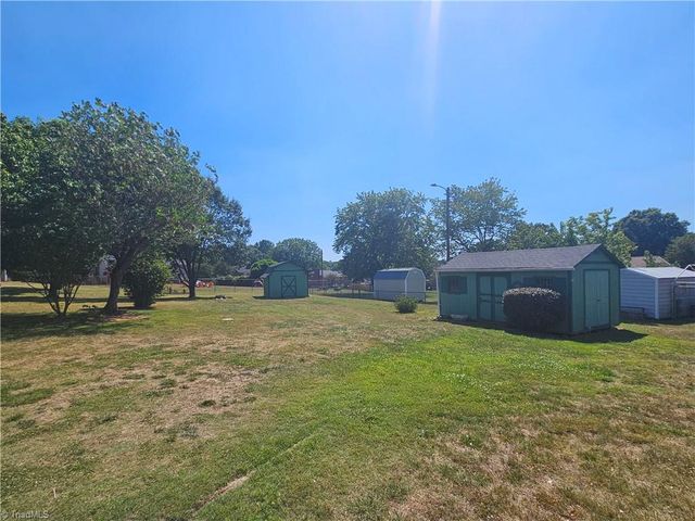 1867 Hickory Tree Road, Winston-salem, NC 27127