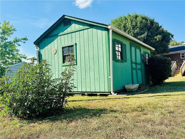 1867 Hickory Tree Road, Winston-salem, NC 27127