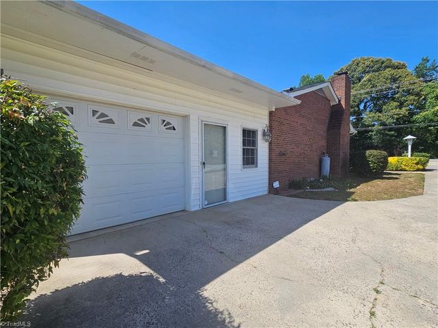 1867 Hickory Tree Road, Winston-salem, NC 27127