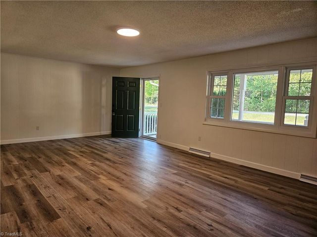 1867 Hickory Tree Road, Winston-salem, NC 27127