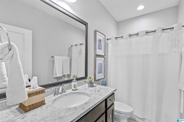 421 GLEN IRIS CIRCLE, Pelham, AL 35124