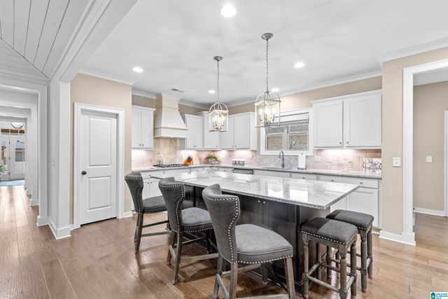 421 GLEN IRIS CIRCLE, Pelham, AL 35124