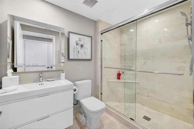 17111 Biscayne Blvd 710, North Miami Beach, FL 33160