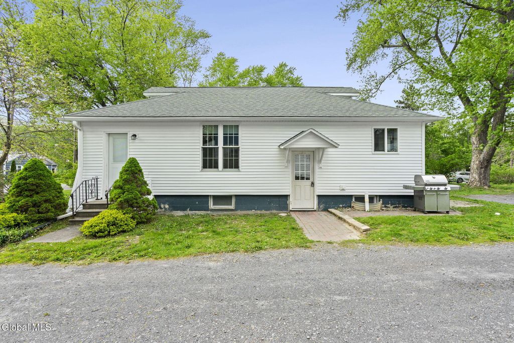 294-296 New Salem South Road, New Scotland, NY 12186