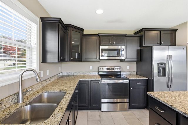 5322 HARBOR TOWN DR, Columbia, MO 65201