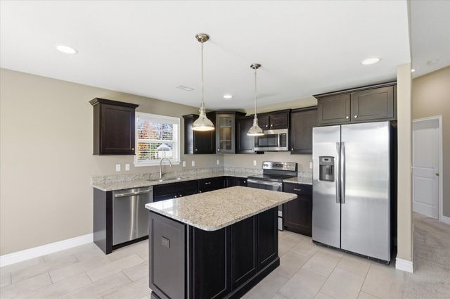 5322 HARBOR TOWN DR, Columbia, MO 65201