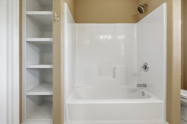 5322 HARBOR TOWN DR, Columbia, MO 65201