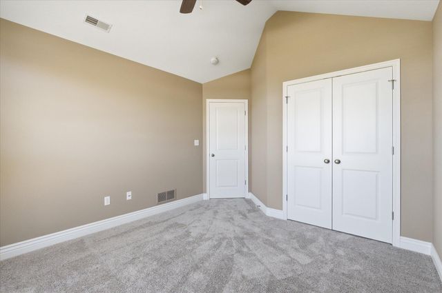 5322 HARBOR TOWN DR, Columbia, MO 65201