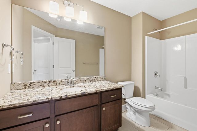 5322 HARBOR TOWN DR, Columbia, MO 65201