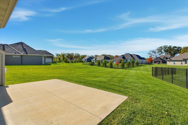 5322 HARBOR TOWN DR, Columbia, MO 65201