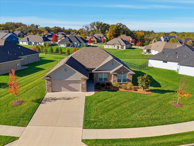 5322 HARBOR TOWN DR, Columbia, MO 65201