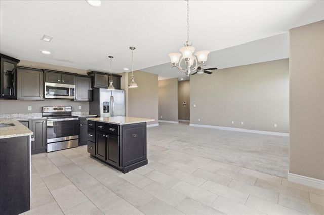 5322 HARBOR TOWN DR, Columbia, MO 65201