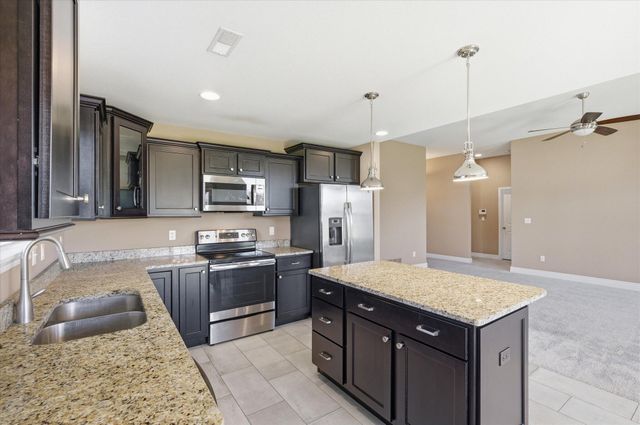 5322 HARBOR TOWN DR, Columbia, MO 65201