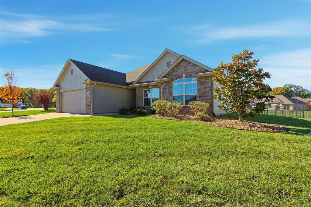 5322 HARBOR TOWN DR, Columbia, MO 65201