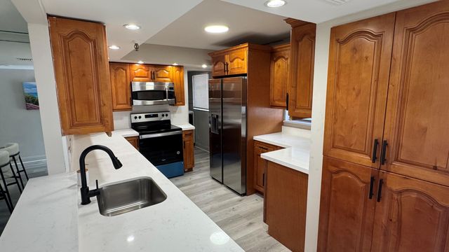 6400 NW 2nd Avenue 123, Boca Raton, FL 33487