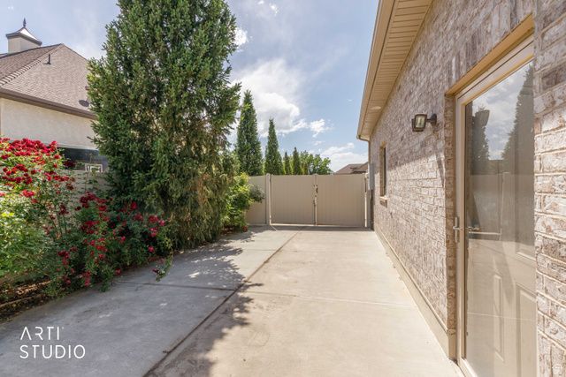 2327 BLUFF RIDGE DR, Syracuse, UT 84075