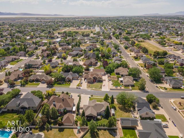 2327 BLUFF RIDGE DR, Syracuse, UT 84075