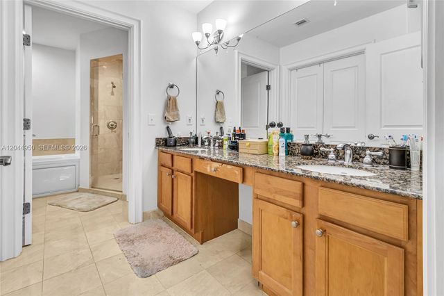 16100 Emerald Estates Dr 298, Weston, FL 33331
