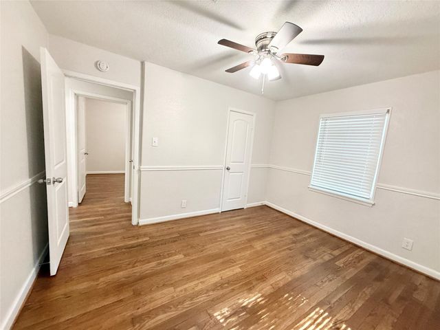 209 Laurel Street, Lake Jackson, TX 77566