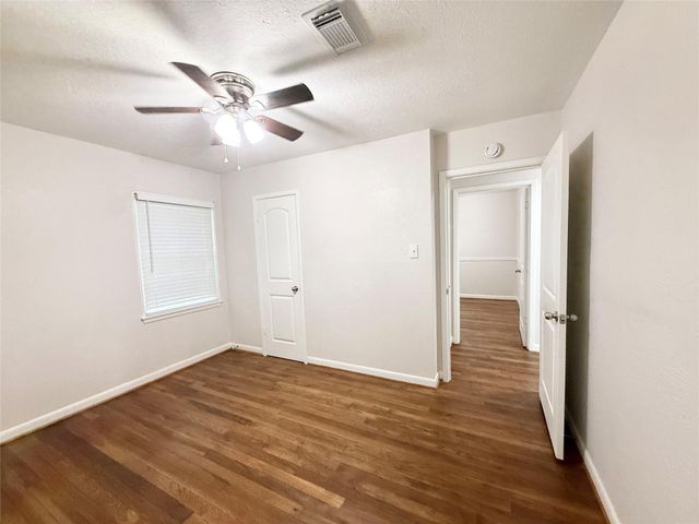 209 Laurel Street, Lake Jackson, TX 77566