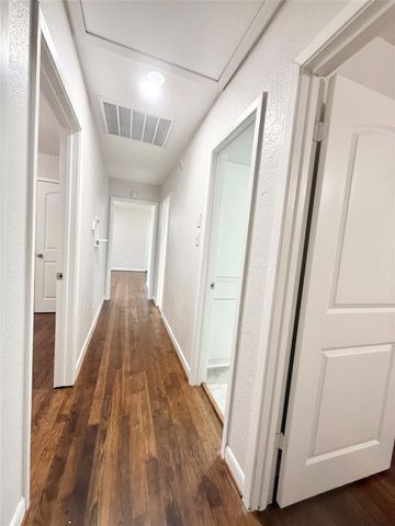 209 Laurel Street, Lake Jackson, TX 77566