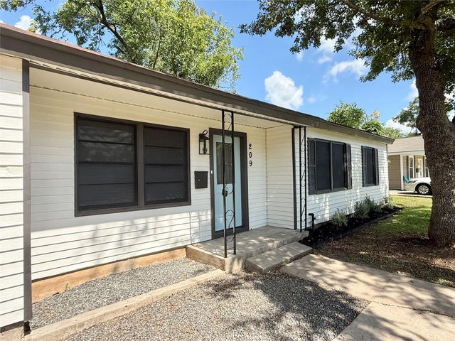 209 Laurel Street, Lake Jackson, TX 77566