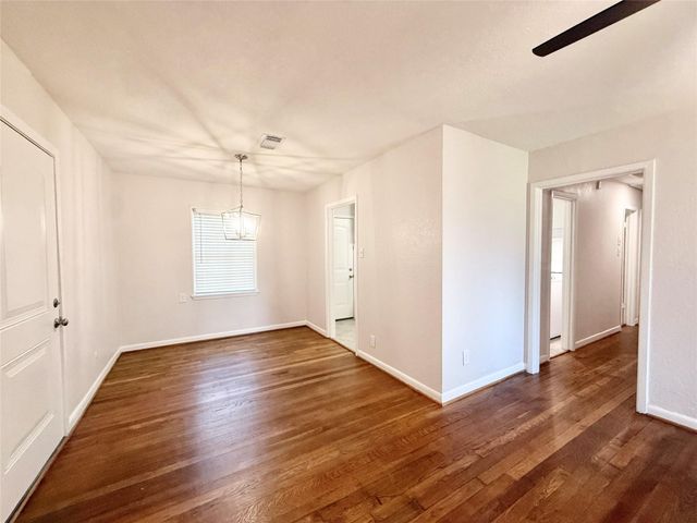 209 Laurel Street, Lake Jackson, TX 77566