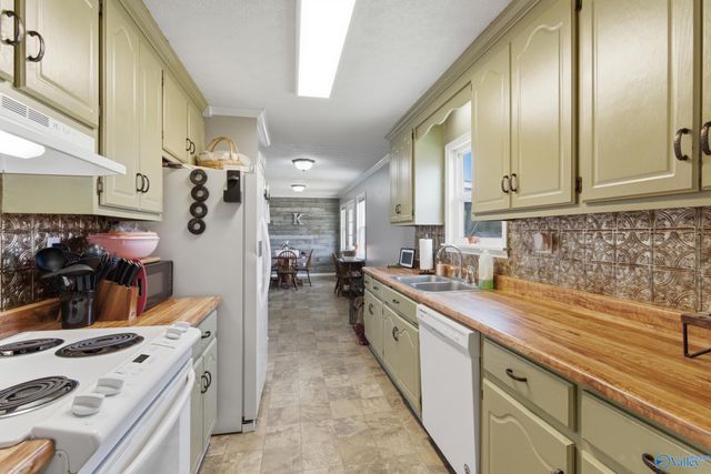 21710 David Drive, Elkmont, AL 35620