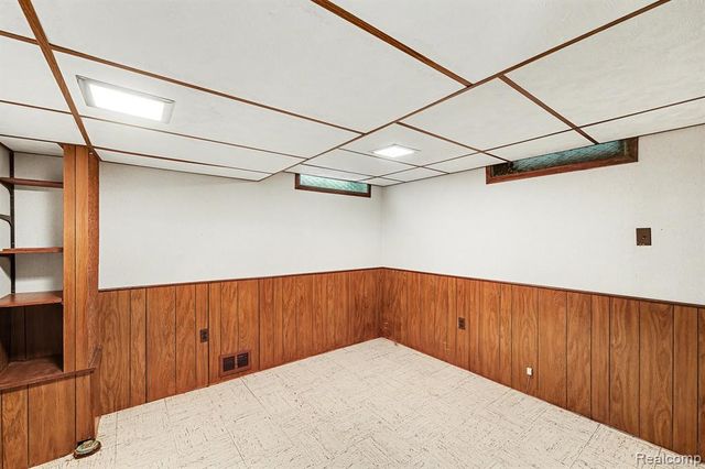 26254 Cecile Street, Dearborn Heights, MI 48127