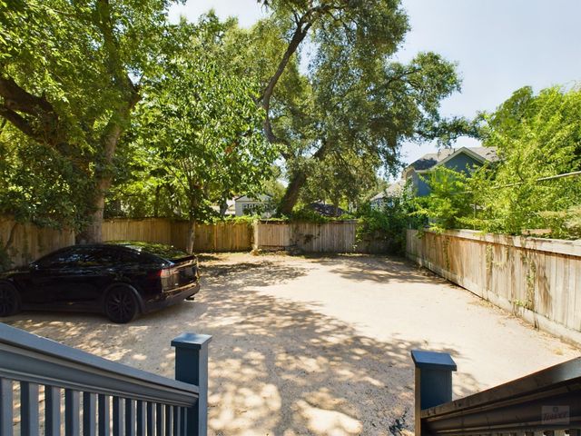 705 E 32nd ST, Austin, TX 78705