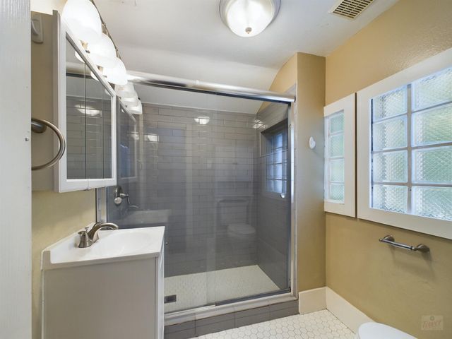 705 E 32nd ST, Austin, TX 78705