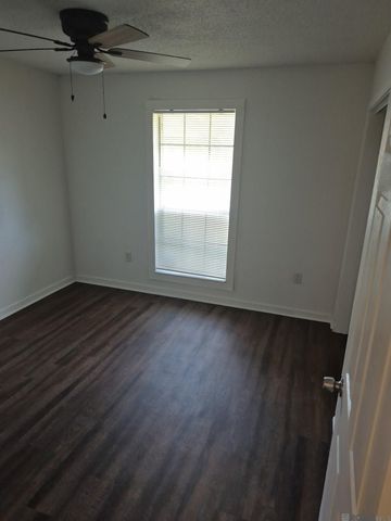 9734 Hardwood Dr, Baton Rouge, LA 70818