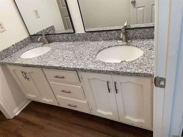 9734 Hardwood Dr, Baton Rouge, LA 70818