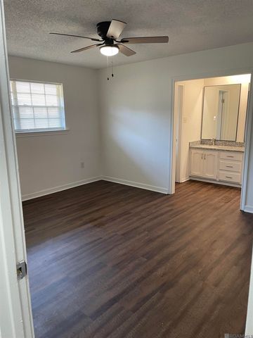 9734 Hardwood Dr, Baton Rouge, LA 70818