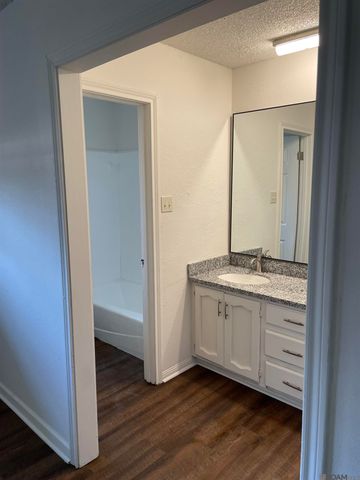 9734 Hardwood Dr, Baton Rouge, LA 70818