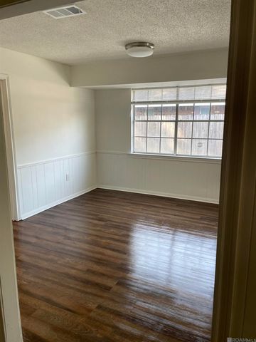 9734 Hardwood Dr, Baton Rouge, LA 70818