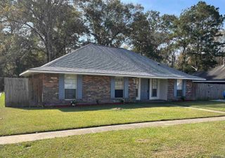9734 Hardwood Dr, Baton Rouge, LA 70818