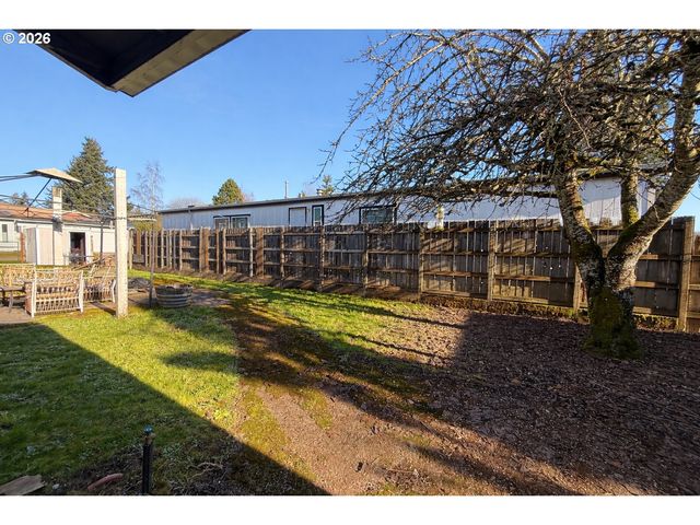 1203 OAK St, Amity, OR 97101