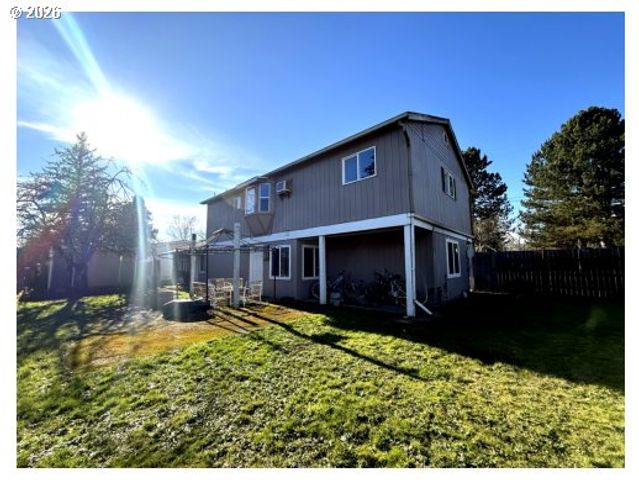 1203 OAK St, Amity, OR 97101