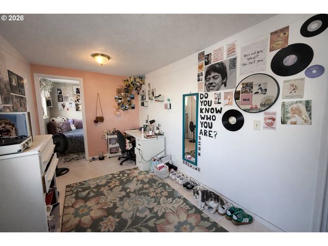 1203 OAK St, Amity, OR 97101