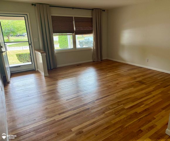 5032 Old Franklin Road, Grand Blanc, MI 48439