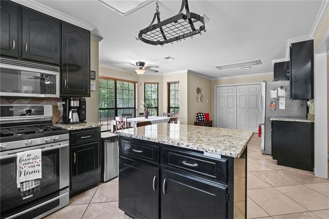 4121 Lake Circle S, Mobile, AL 36693